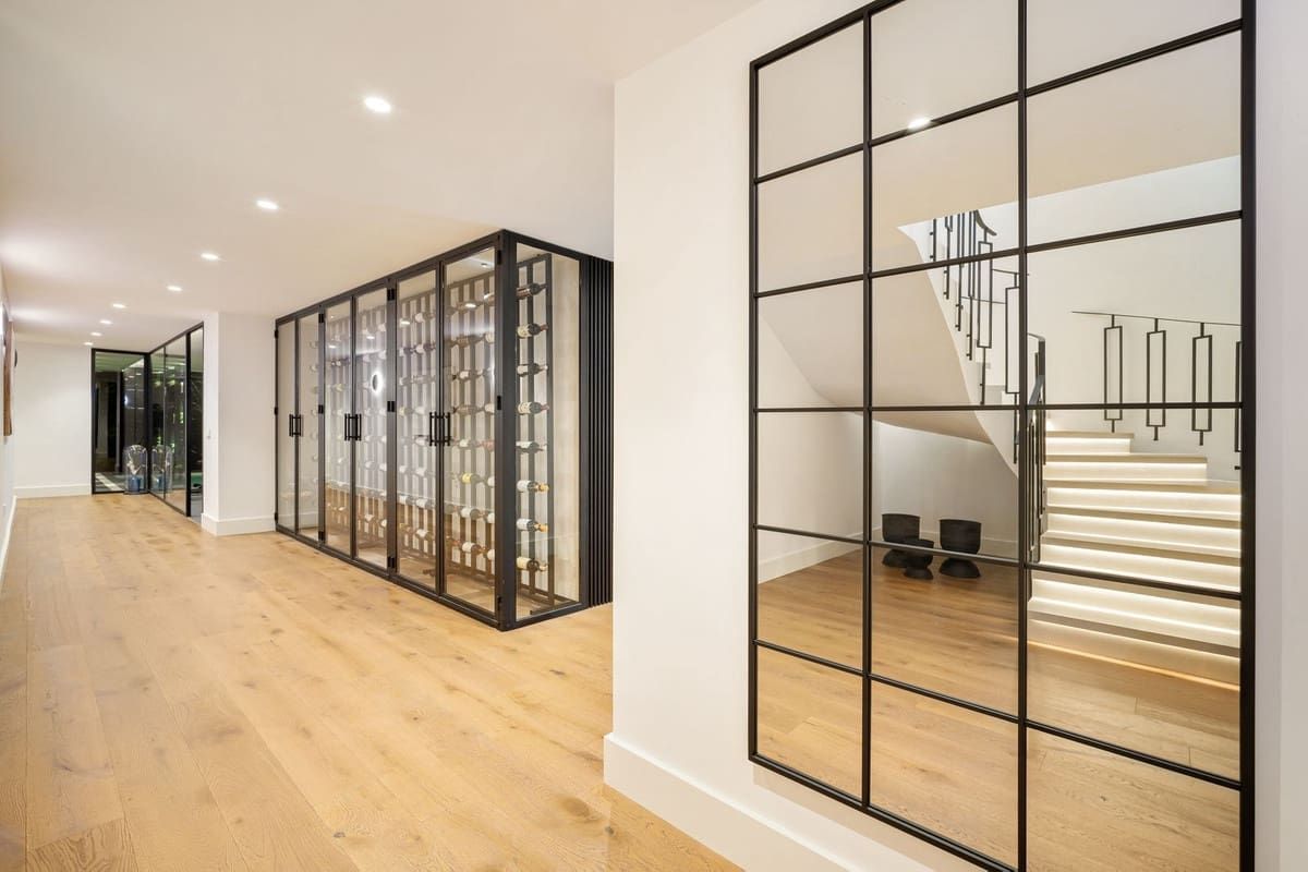 6 bedroom Villa for sale in Marbella with pool garage - € 7,350,000 (Ref: 9283061)