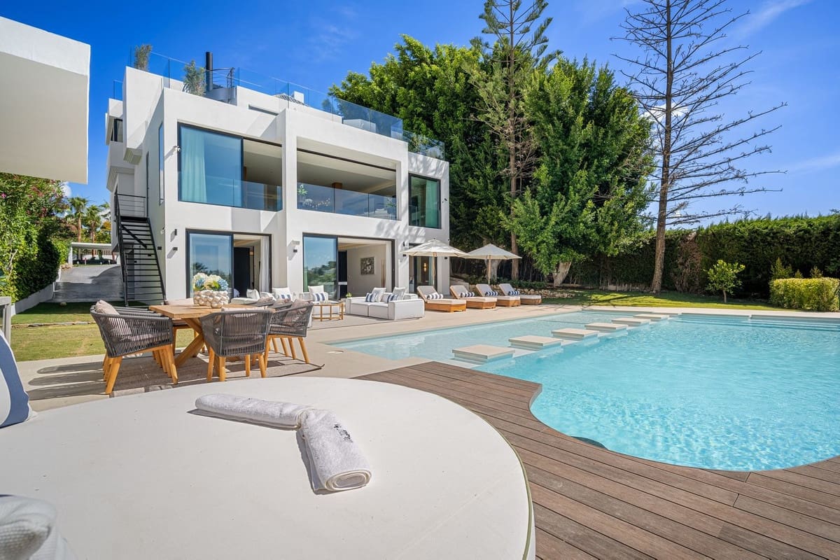 6 bedroom Villa for sale in Marbella with pool garage - € 7,350,000 (Ref: 9283061)