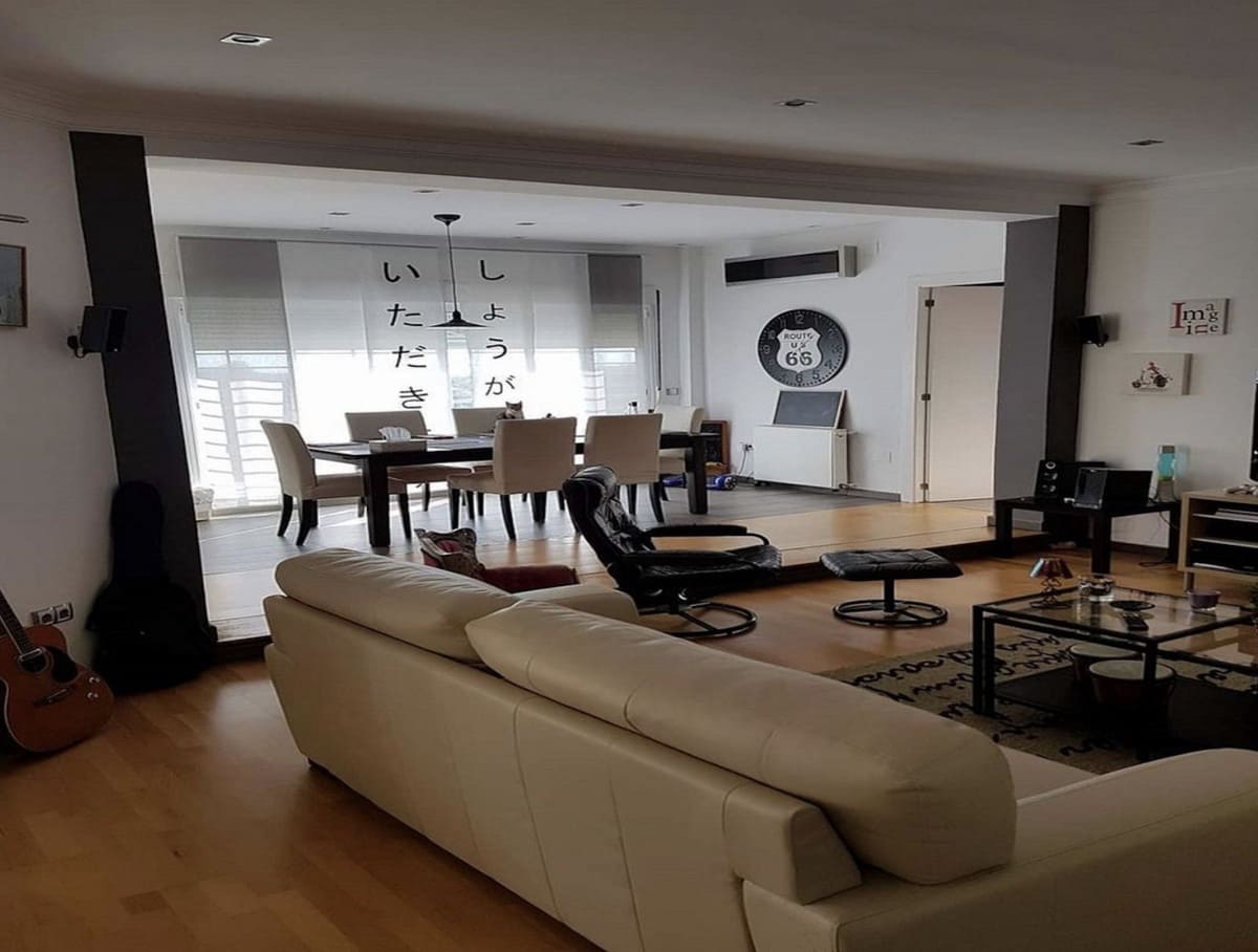 7 bedroom Villa for sale in Elviria with pool garage - € 1,200,000 (Ref: 9287323)