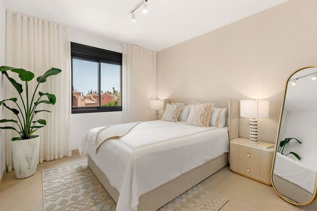 4 soveværelse Semi-Rækkehus til salg i Golden Mile, Marbella med swimmingpool garage - € 1.895.000 (Ref: 9289406)