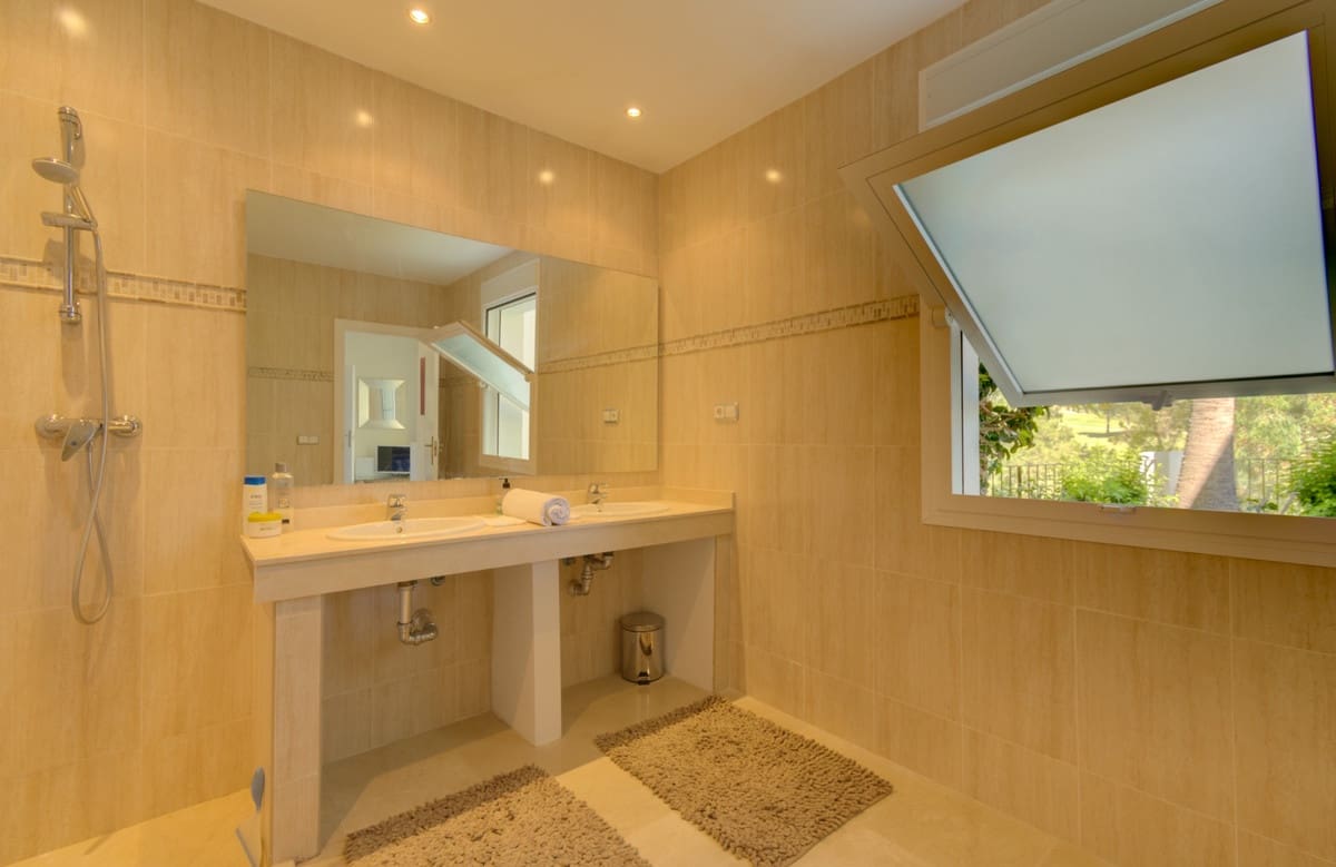 4 bedroom Villa for sale in La Cala Golf with pool garage - € 1,950,000 (Ref: 9289582)