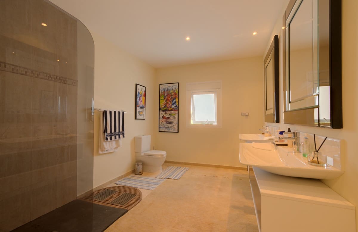 4 bedroom Villa for sale in La Cala Golf with pool garage - € 1,950,000 (Ref: 9289582)