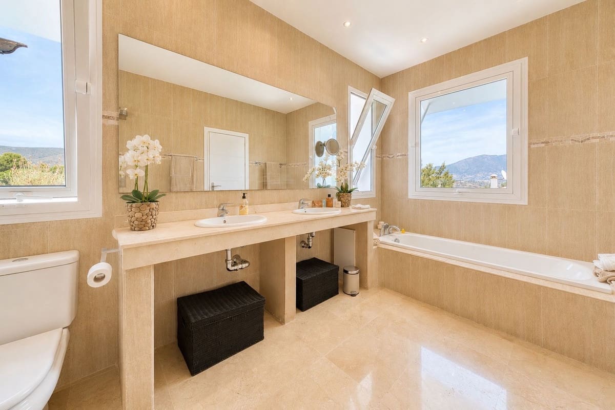 Chalet de 4 habitaciones en La Cala Golf en venta con piscina garaje - 1.950.000 € (Ref: 9289582)