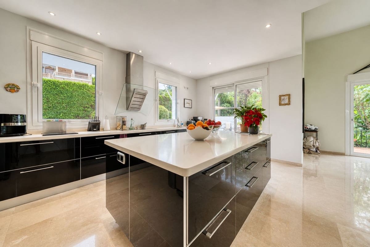 Chalet de 4 habitaciones en La Cala Golf en venta con piscina garaje - 1.950.000 € (Ref: 9289582)