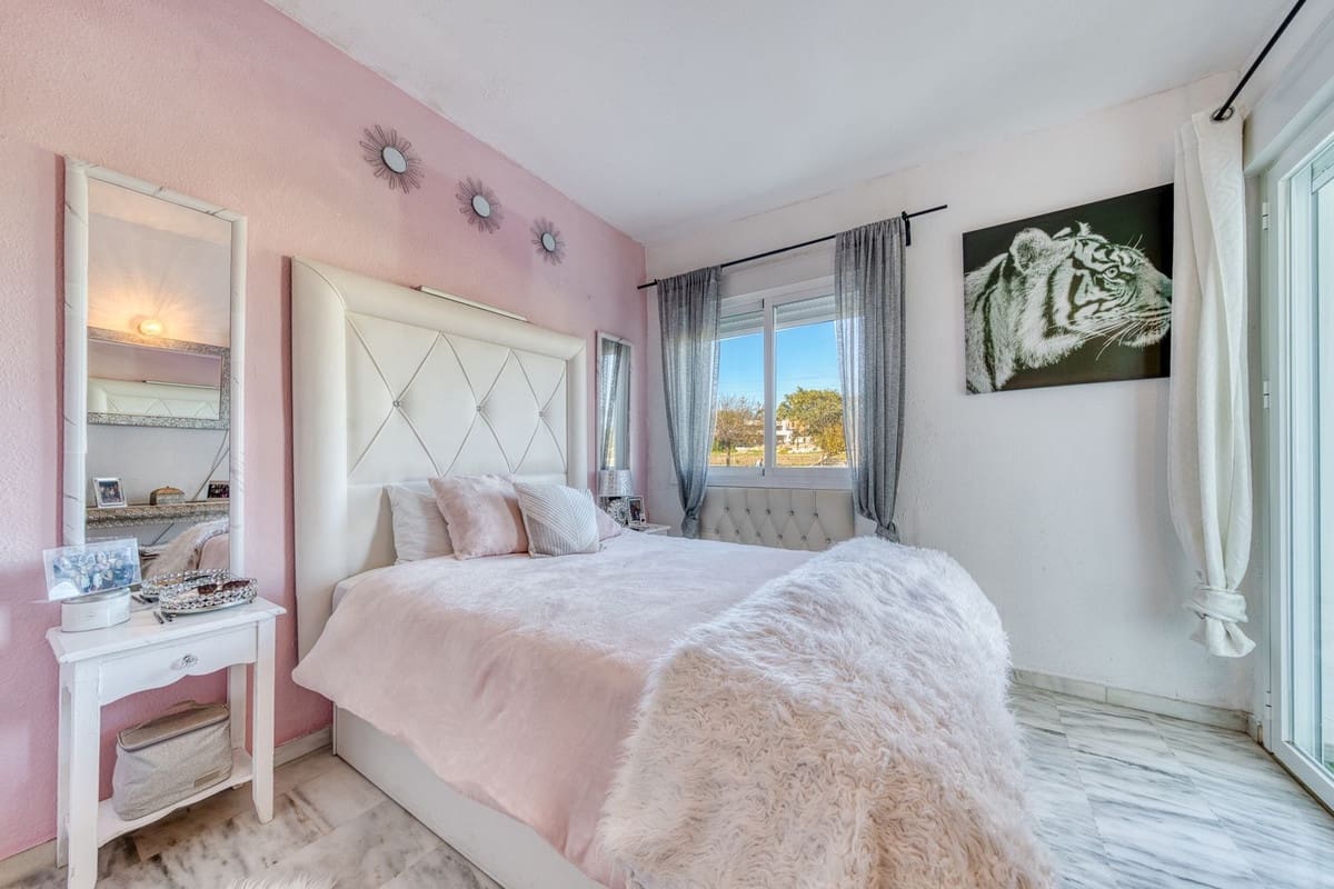 3 sypialnia Dom na sprzedaż w New Golden Mile z basenem garażem - 510 000 € (Ref: 9294714)