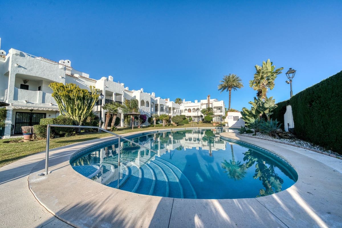 3 bedroom Townhouse for sale in New Golden Mile with pool garage - € 510,000 (Ref: 9294714)