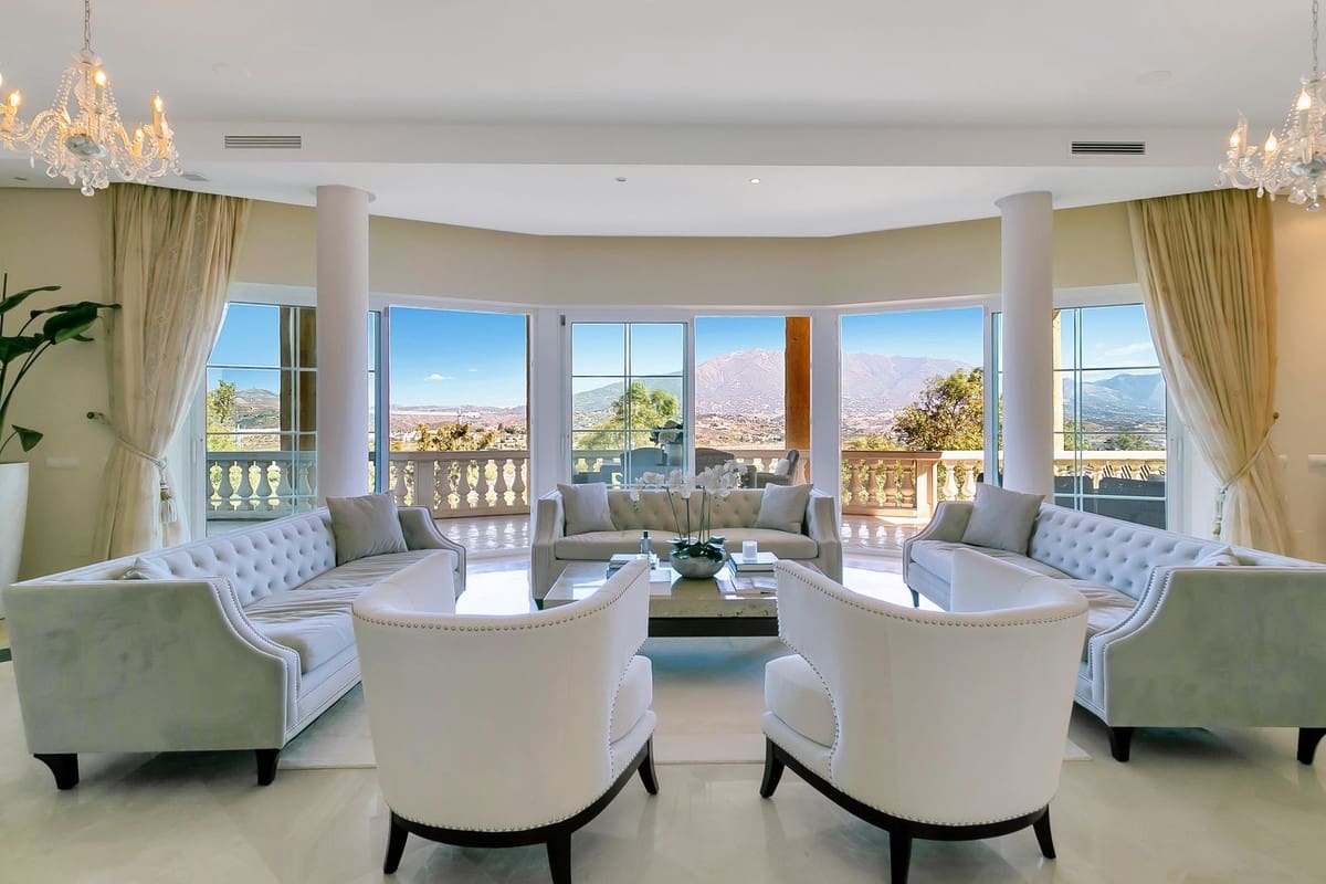 6 sypialnia Willa na sprzedaż w La Cala Golf z basenem garażem - 2 599 000 € (Ref: 9294715)