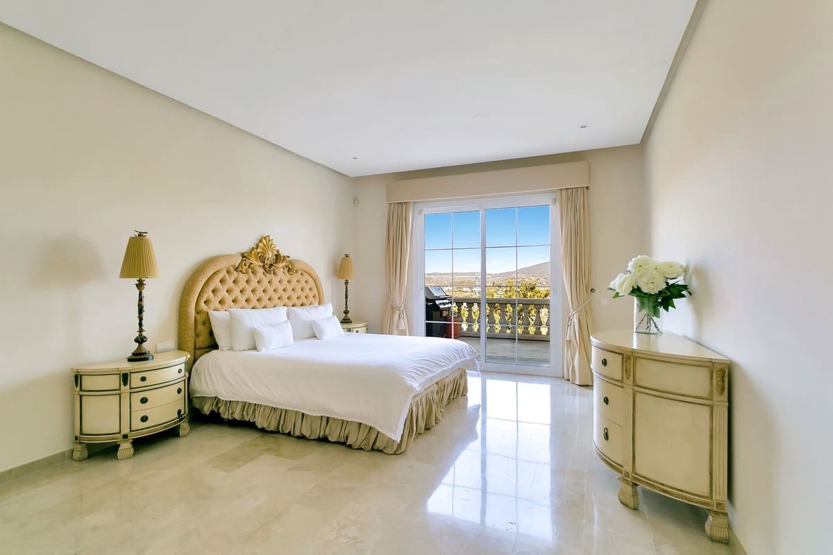 6 sypialnia Willa na sprzedaż w La Cala Golf z basenem garażem - 2 599 000 € (Ref: 9294715)