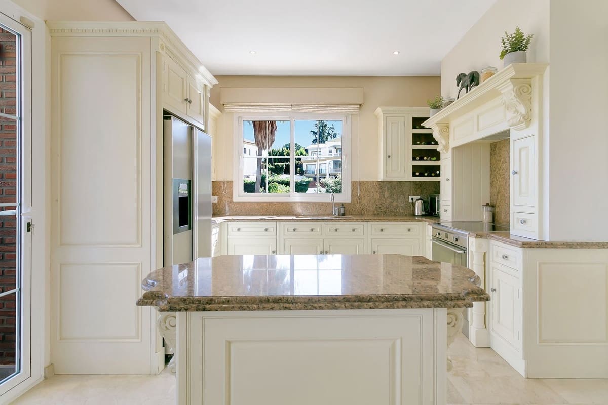 6 sypialnia Willa na sprzedaż w La Cala Golf z basenem garażem - 2 599 000 € (Ref: 9294715)