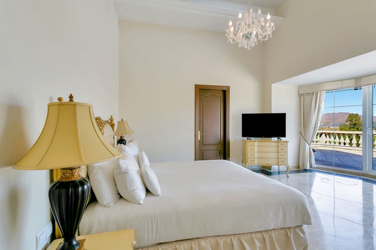 6 sypialnia Willa na sprzedaż w La Cala Golf z basenem garażem - 2 599 000 € (Ref: 9294715)