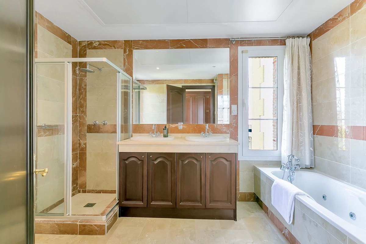 6 sypialnia Willa na sprzedaż w La Cala Golf z basenem garażem - 2 599 000 € (Ref: 9294715)