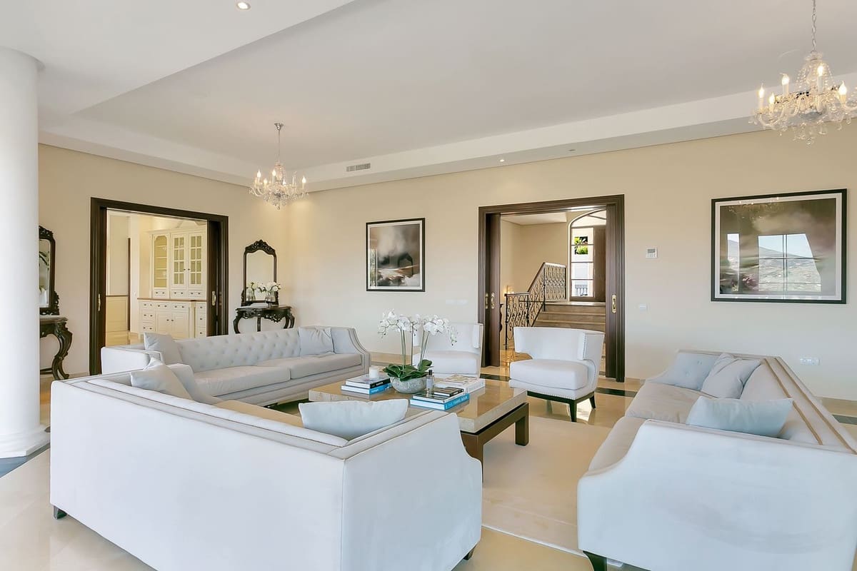 6 sypialnia Willa na sprzedaż w La Cala Golf z basenem garażem - 2 599 000 € (Ref: 9294715)