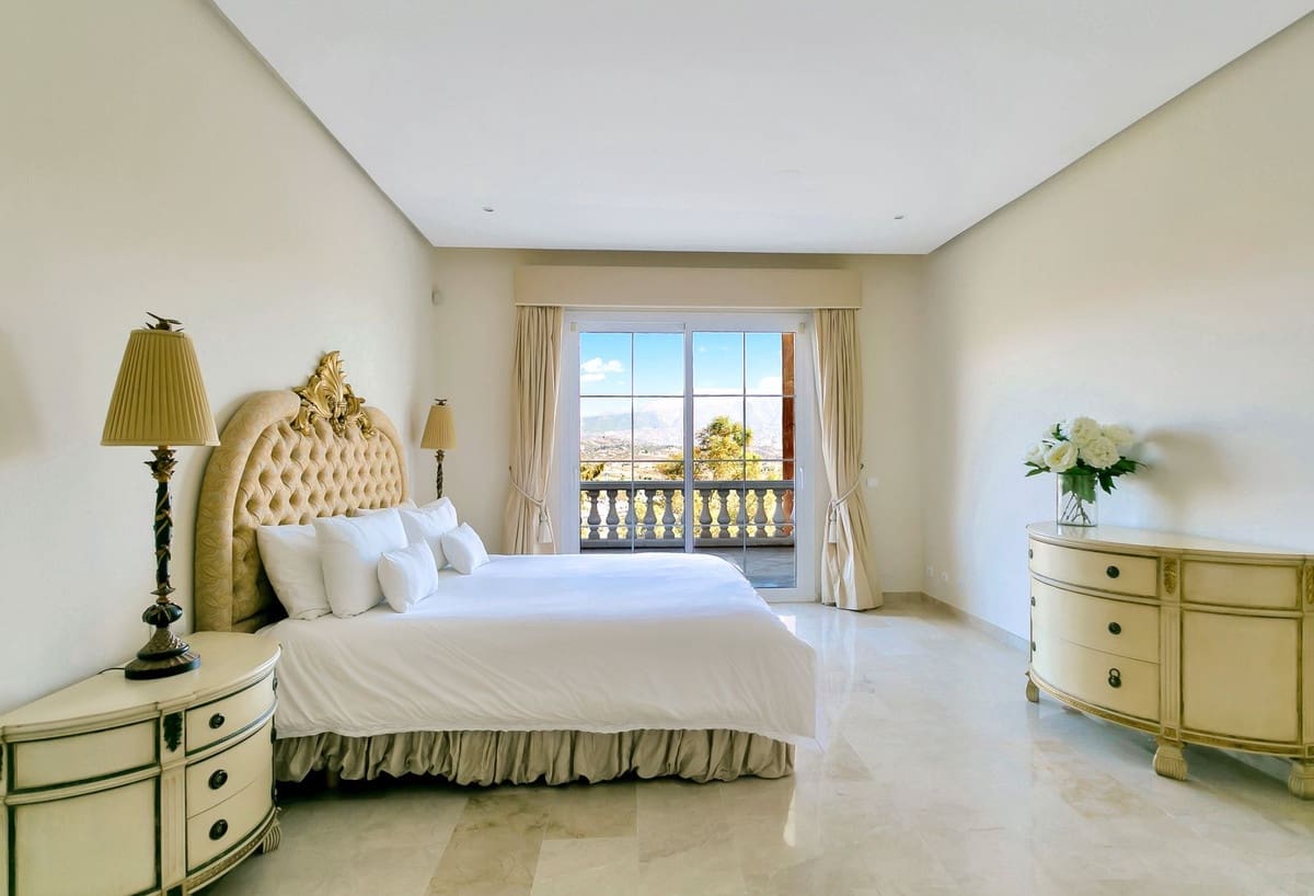 6 sypialnia Willa na sprzedaż w La Cala Golf z basenem garażem - 2 599 000 € (Ref: 9294715)