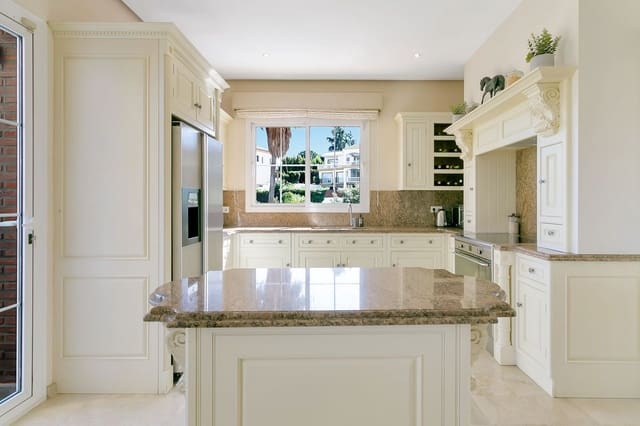 6 sypialnia Willa na sprzedaż w La Cala Golf, Mijas z basenem garażem - 2 599 000 € (Ref: 9294715)