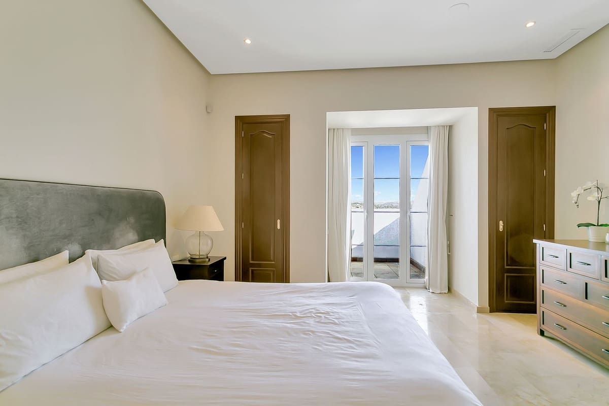 6 makuuhuone Huvila myytävänä paikassa La Cala Golf mukana uima-altaan 
autotalli - 2 550 000 € (Ref: 9294715)