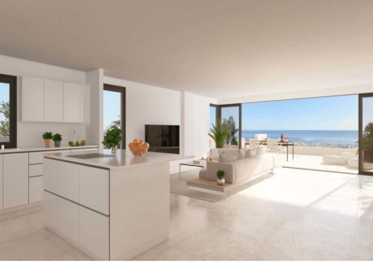 Apartamento de 3 habitaciones en Estepona en venta con piscina garaje - 799.500 € (Ref: 9294720)