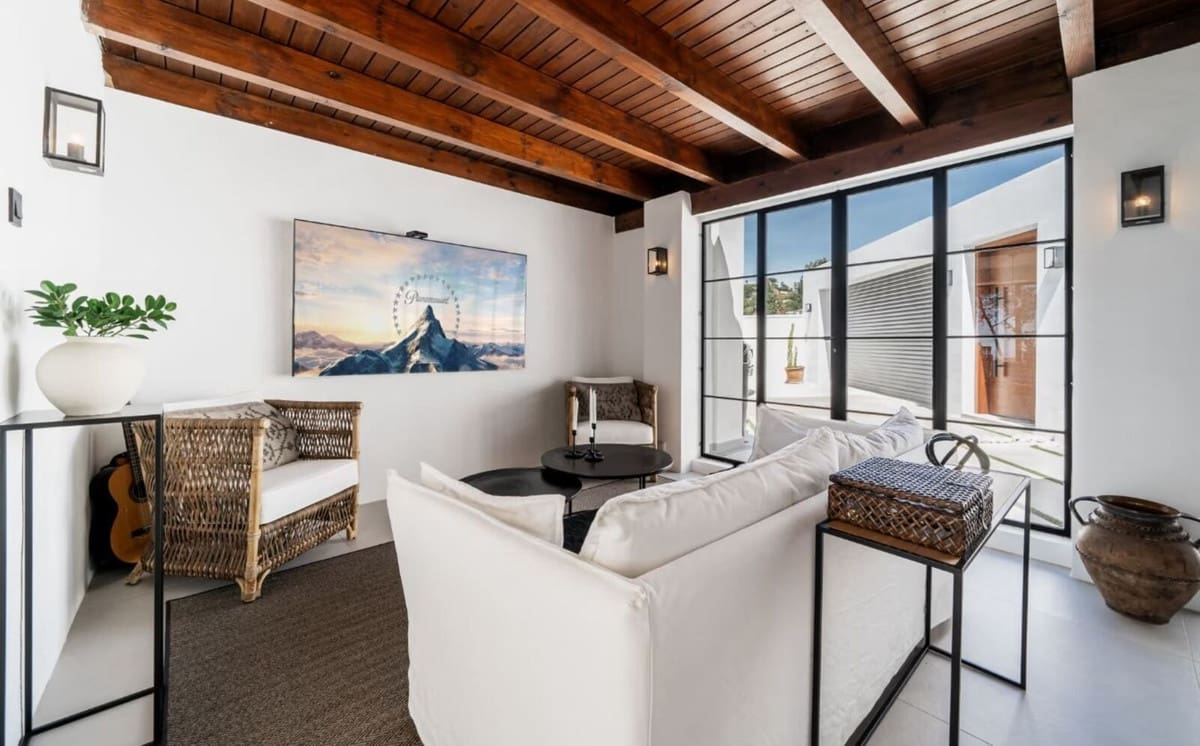 4 bedroom Villa for sale in El Madronal with pool garage - € 2,250,000 (Ref: 9294786)