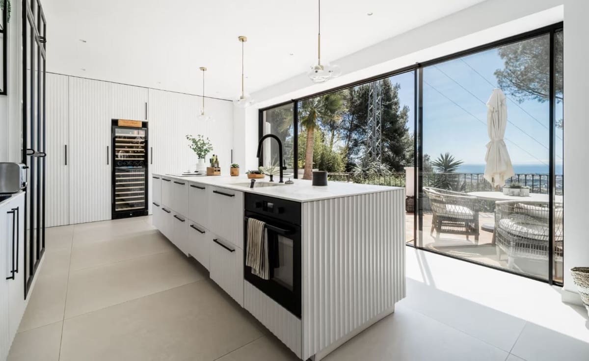 4 bedroom Villa for sale in El Madronal with pool garage - € 2,250,000 (Ref: 9294786)