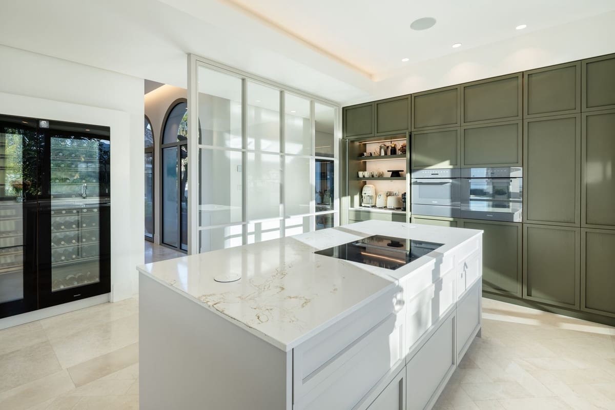 Chalet de 7 habitaciones en Benahavís en venta con piscina garaje - 10.800.000 € (Ref: 9296281)