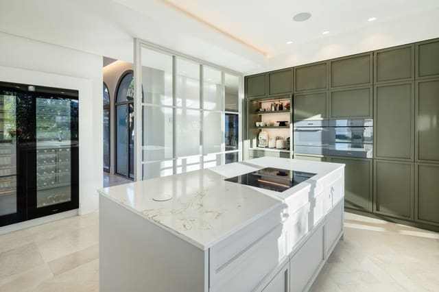 Chalet de 7 habitaciones en Benahavís en venta con piscina garaje - 10.800.000 € (Ref: 9296281)