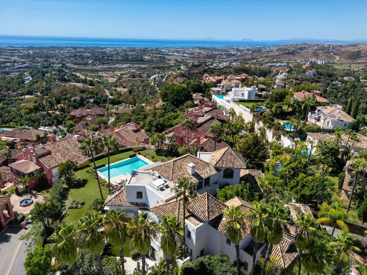 Chalet de 7 habitaciones en Benahavís en venta con piscina garaje - 10.800.000 € (Ref: 9296281)