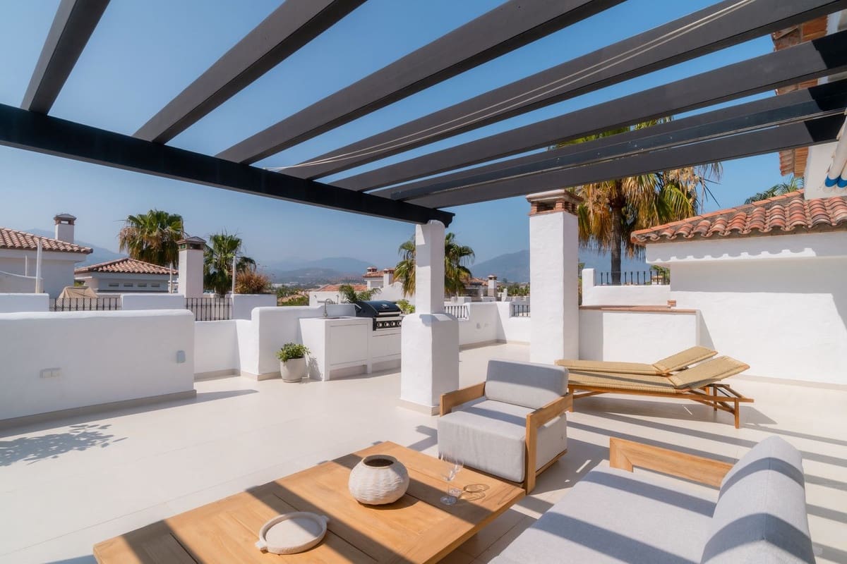 3 soveværelse Lejlighed til salg i San Pedro de Alcantara med swimmingpool garage - € 1.695.000 (Ref: 9297389)