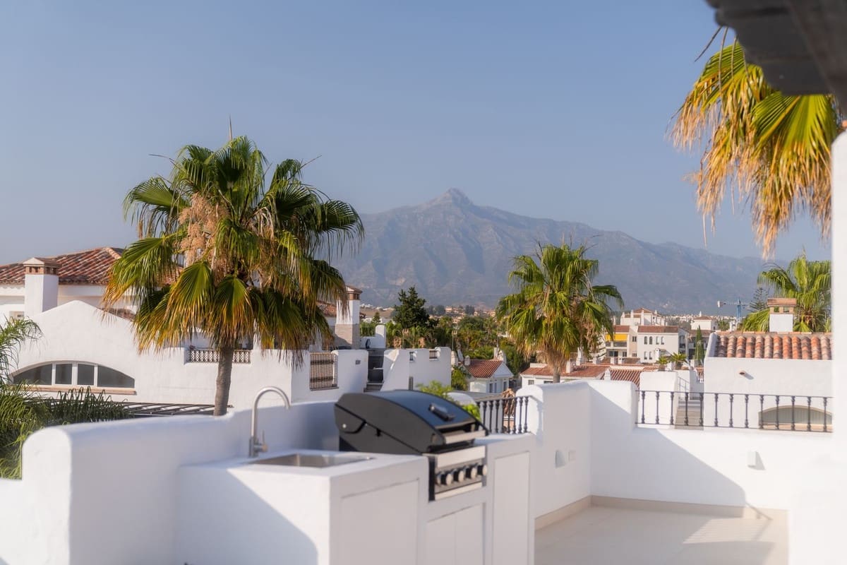 3 soveværelse Lejlighed til salg i San Pedro de Alcantara med swimmingpool garage - € 1.695.000 (Ref: 9297389)