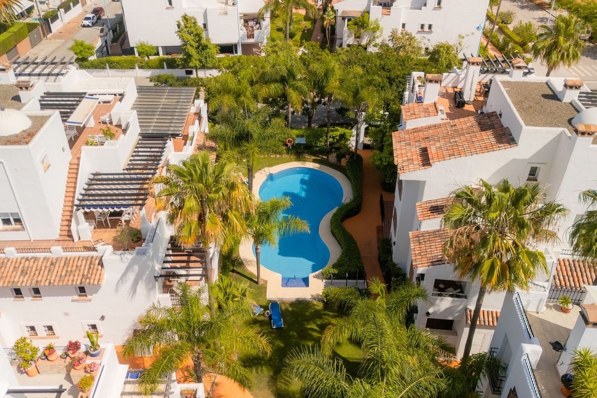 3 soveværelse Lejlighed til salg i San Pedro de Alcantara med swimmingpool garage - € 1.695.000 (Ref: 9297389)