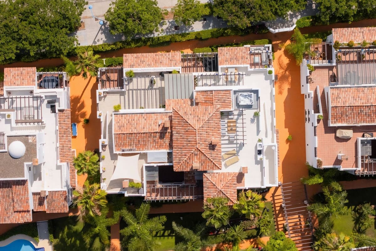 3 soveværelse Lejlighed til salg i San Pedro de Alcantara med swimmingpool garage - € 1.695.000 (Ref: 9297389)