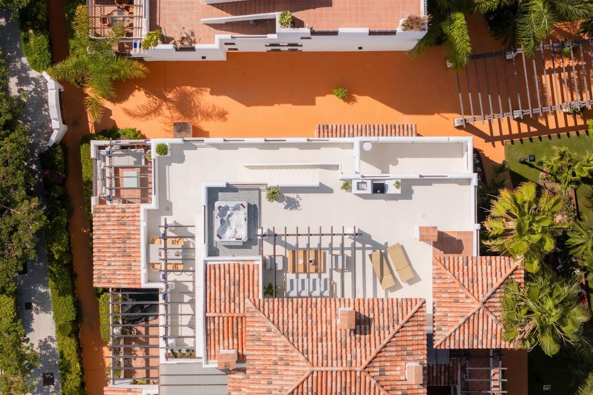 3 soveværelse Lejlighed til salg i San Pedro de Alcantara med swimmingpool garage - € 1.695.000 (Ref: 9297389)