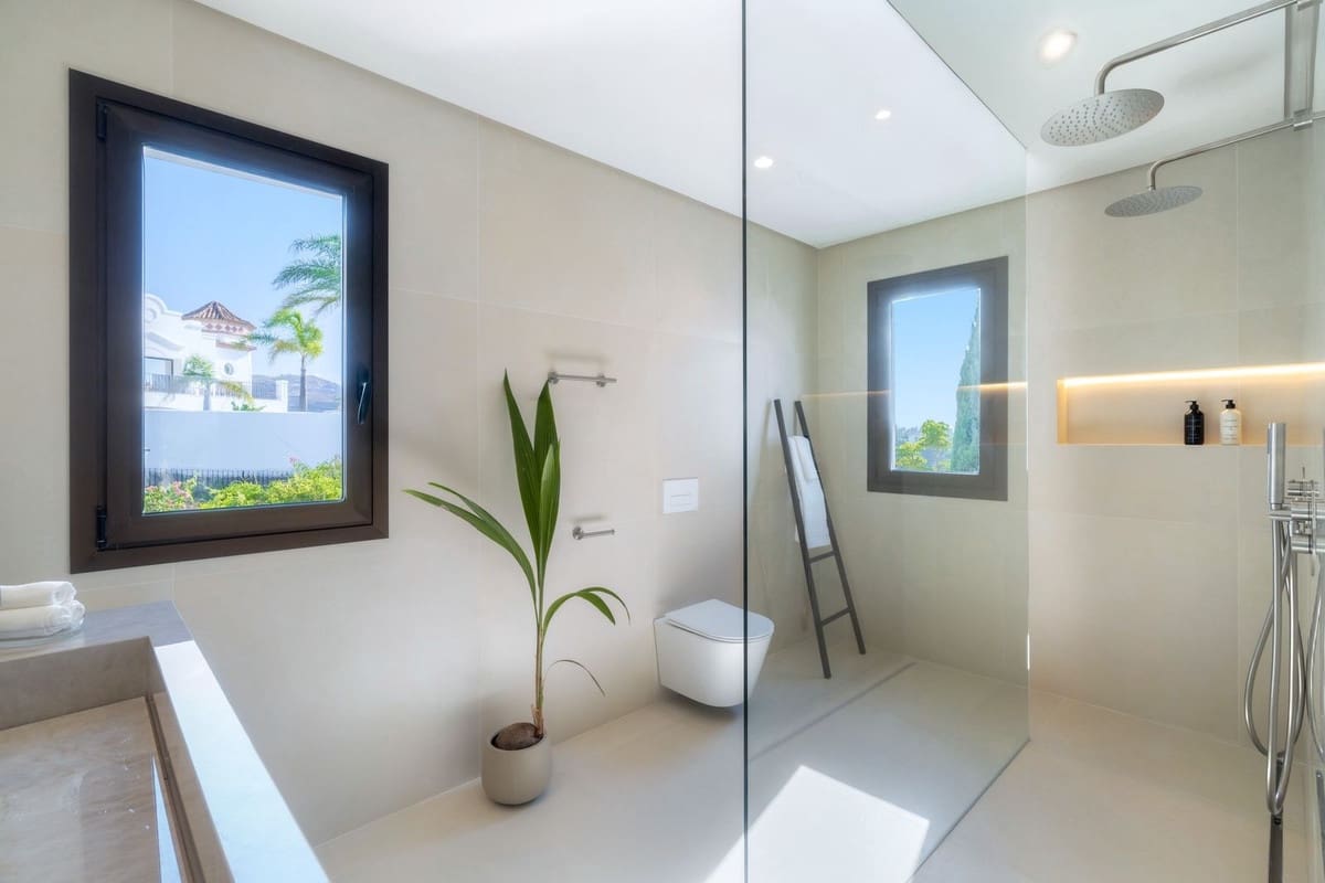3 bedroom Apartment for sale in La Quinta with pool garage - € 1,795,000 (Ref: 9297390)