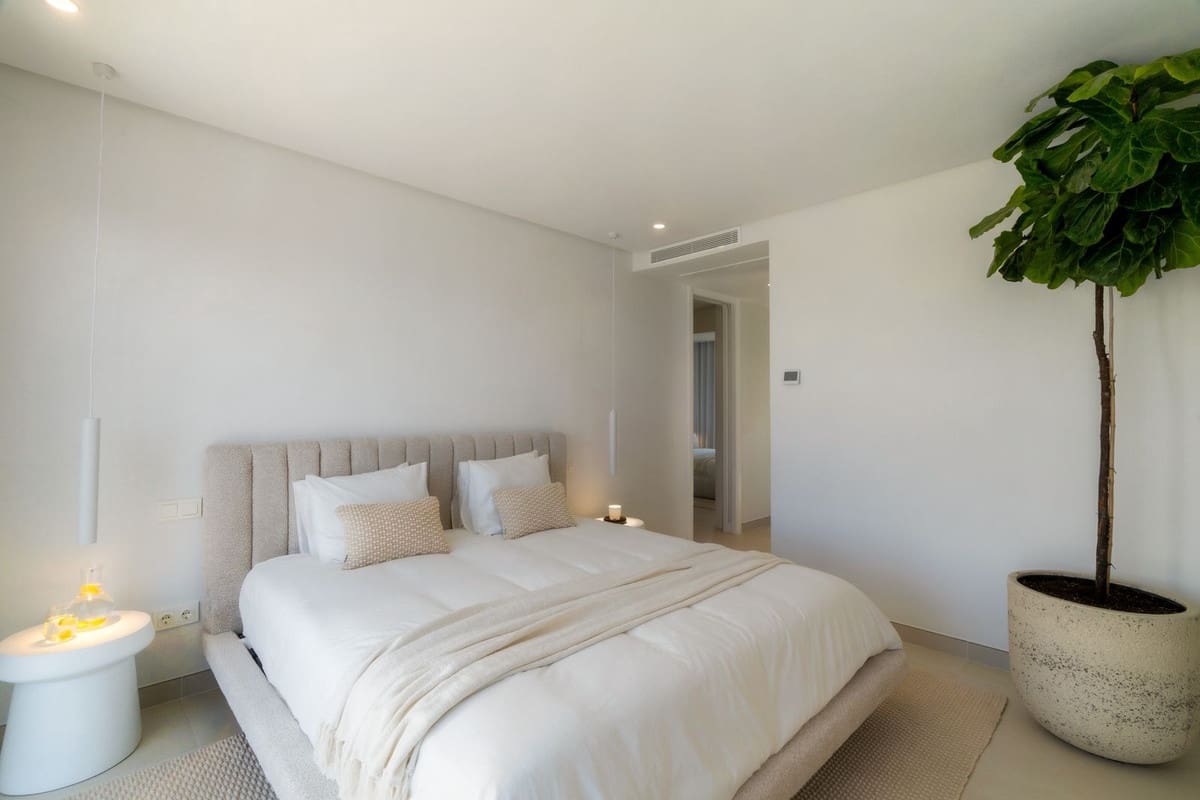 3 bedroom Apartment for sale in La Quinta with pool garage - € 1,795,000 (Ref: 9297390)