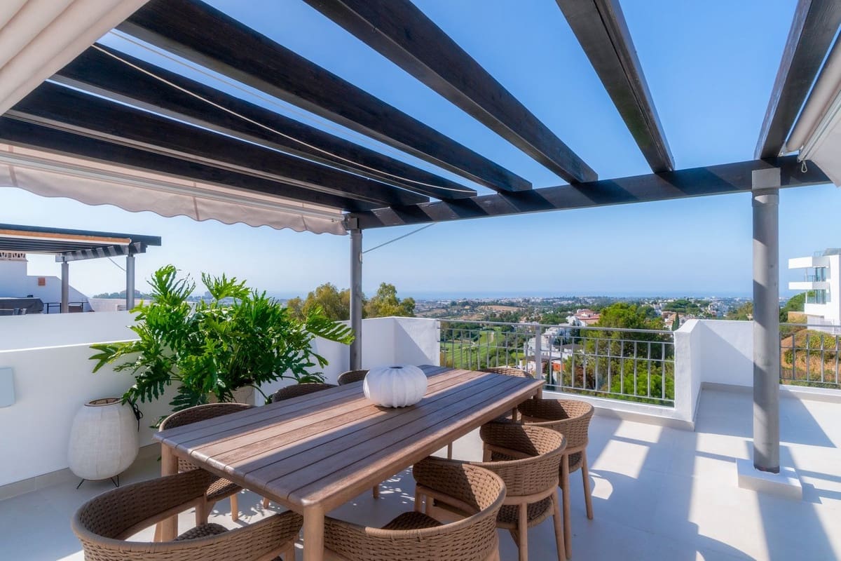 3 bedroom Apartment for sale in La Quinta with pool garage - € 1,795,000 (Ref: 9297390)