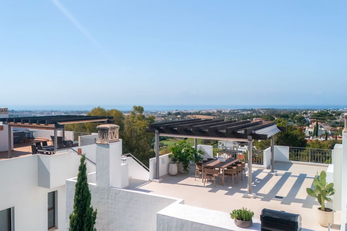3 bedroom Apartment for sale in La Quinta with pool garage - € 1,795,000 (Ref: 9297390)