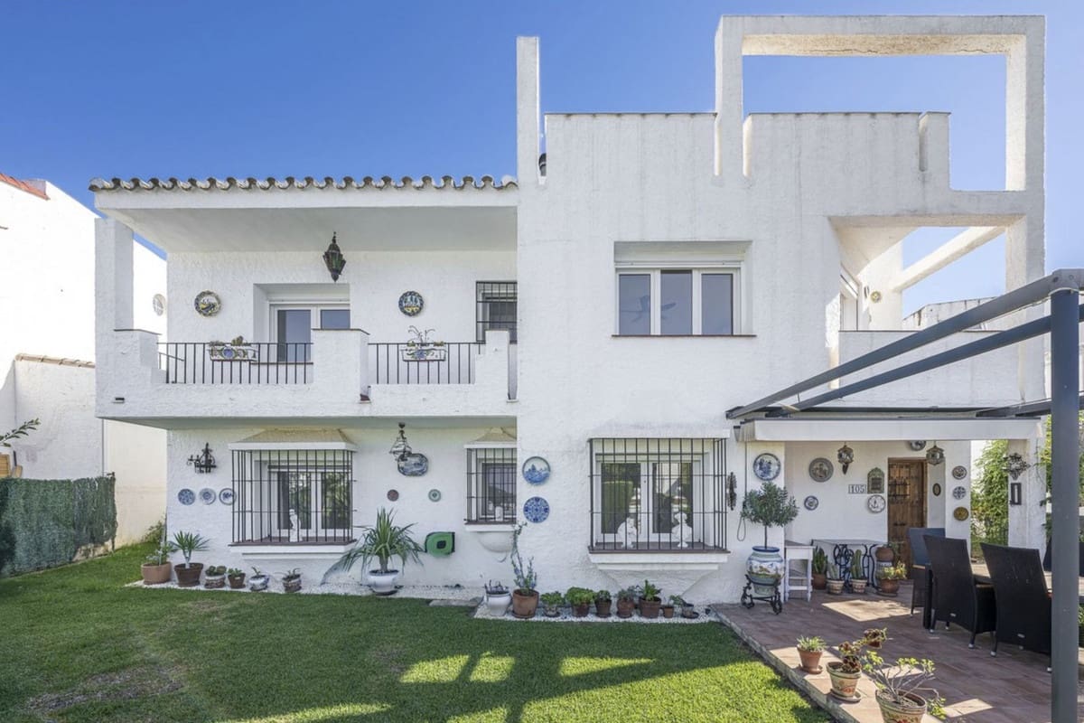 3 chambre Villa/Maison à vendre à La Duquesa / Puerto de la Duquesa avec piscine garage - 515 000 € (Ref: 9298908)