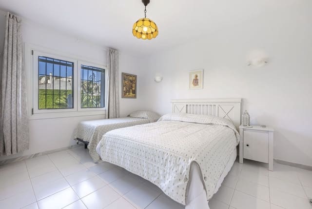 3 chambre Villa/Maison à vendre à La Duquesa / Puerto de la Duquesa, Manilva avec piscine garage - 515 000 € (Ref: 9298908)