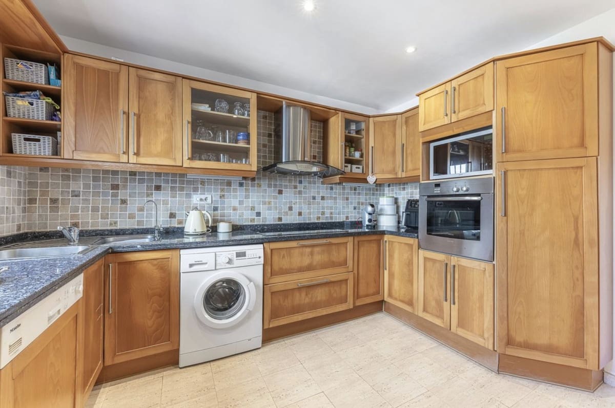 3 chambre Villa/Maison à vendre à La Duquesa / Puerto de la Duquesa avec piscine garage - 515 000 € (Ref: 9298908)