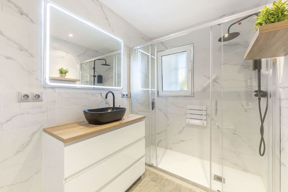 3 quarto Moradia para venda em La Duquesa / Puerto de la Duquesa com piscina garagem - 515 000 € (Ref: 9298908)