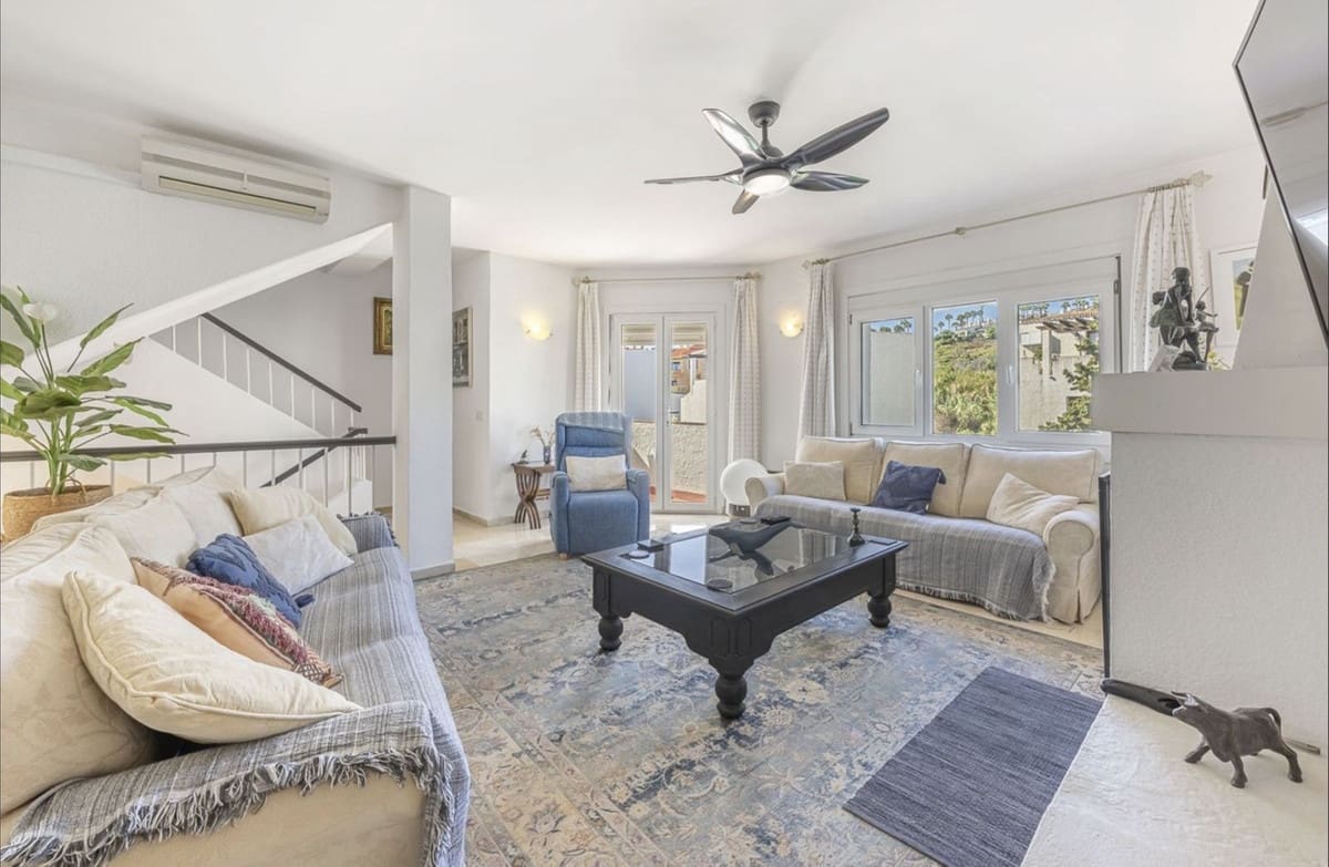 3 quarto Moradia para venda em La Duquesa / Puerto de la Duquesa com piscina garagem - 515 000 € (Ref: 9298908)