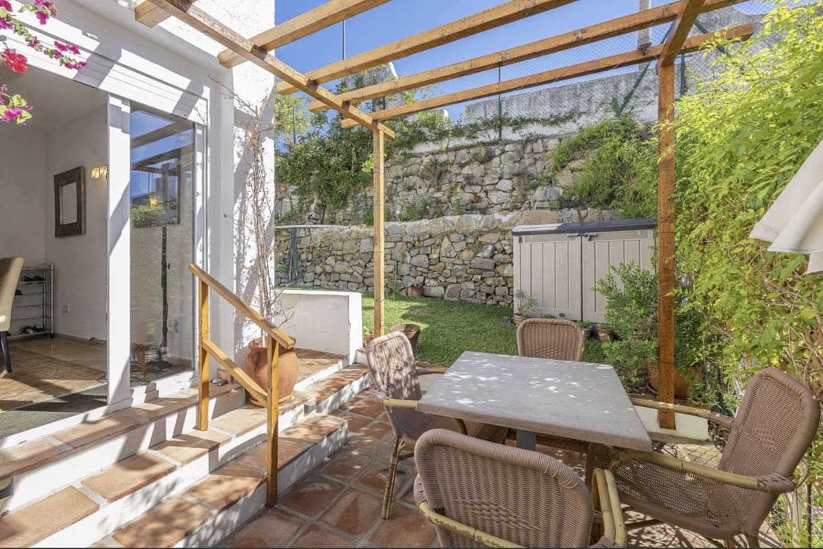 3 quarto Moradia para venda em La Duquesa / Puerto de la Duquesa com piscina garagem - 515 000 € (Ref: 9298908)