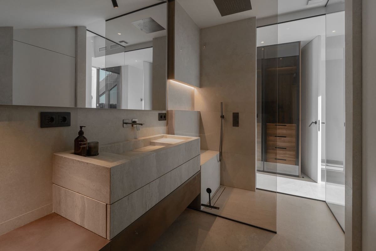 3 bedroom Penthouse for sale in Puerto Banus with pool - € 1,550,000 (Ref: 9298989)