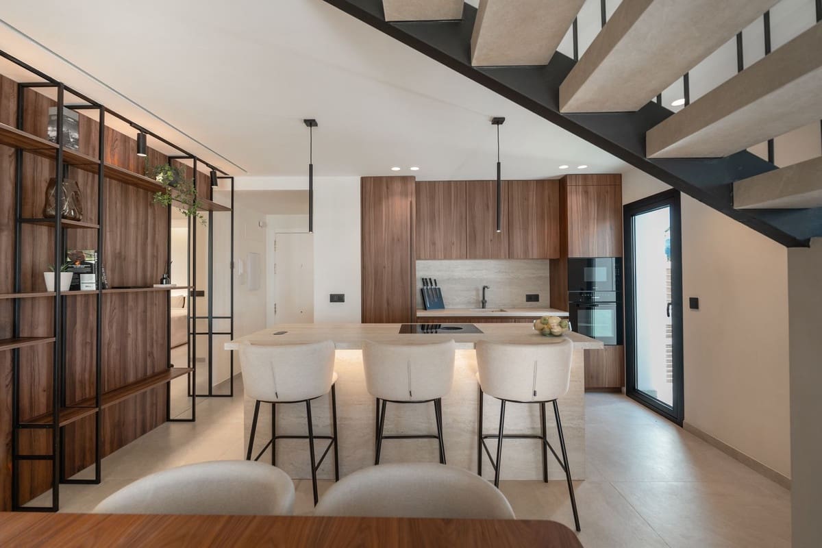 3 chambre Penthouse à vendre à Puerto Banus avec piscine - 1 550 000 € (Ref: 9298989)