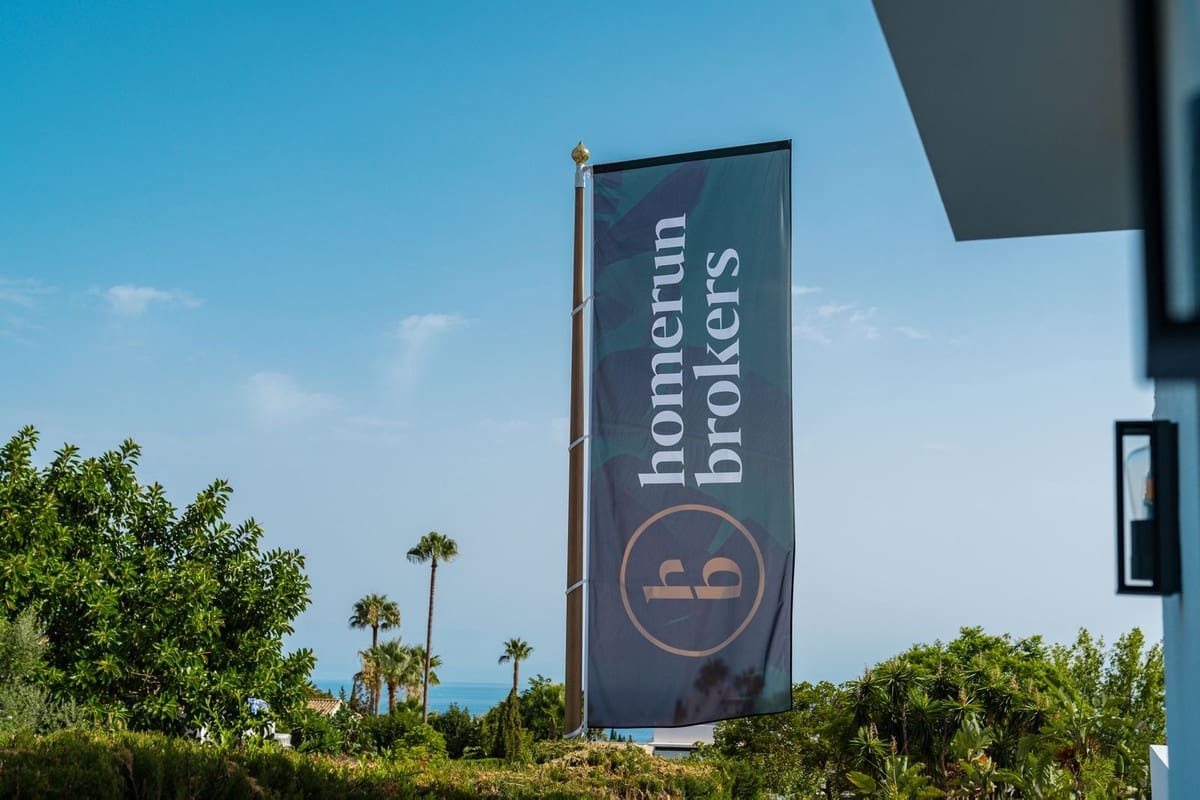 4 soverom Villa til salgs i Golden Mile med svømmebasseng garasje - € 3 850 000 (Ref: 9301651)