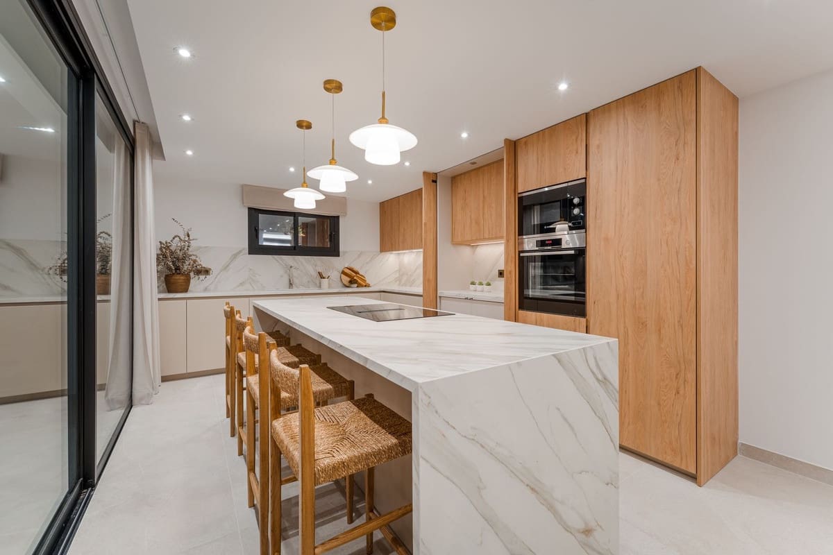 4 soverom Villa til salgs i Golden Mile med svømmebasseng garasje - € 3 850 000 (Ref: 9301651)