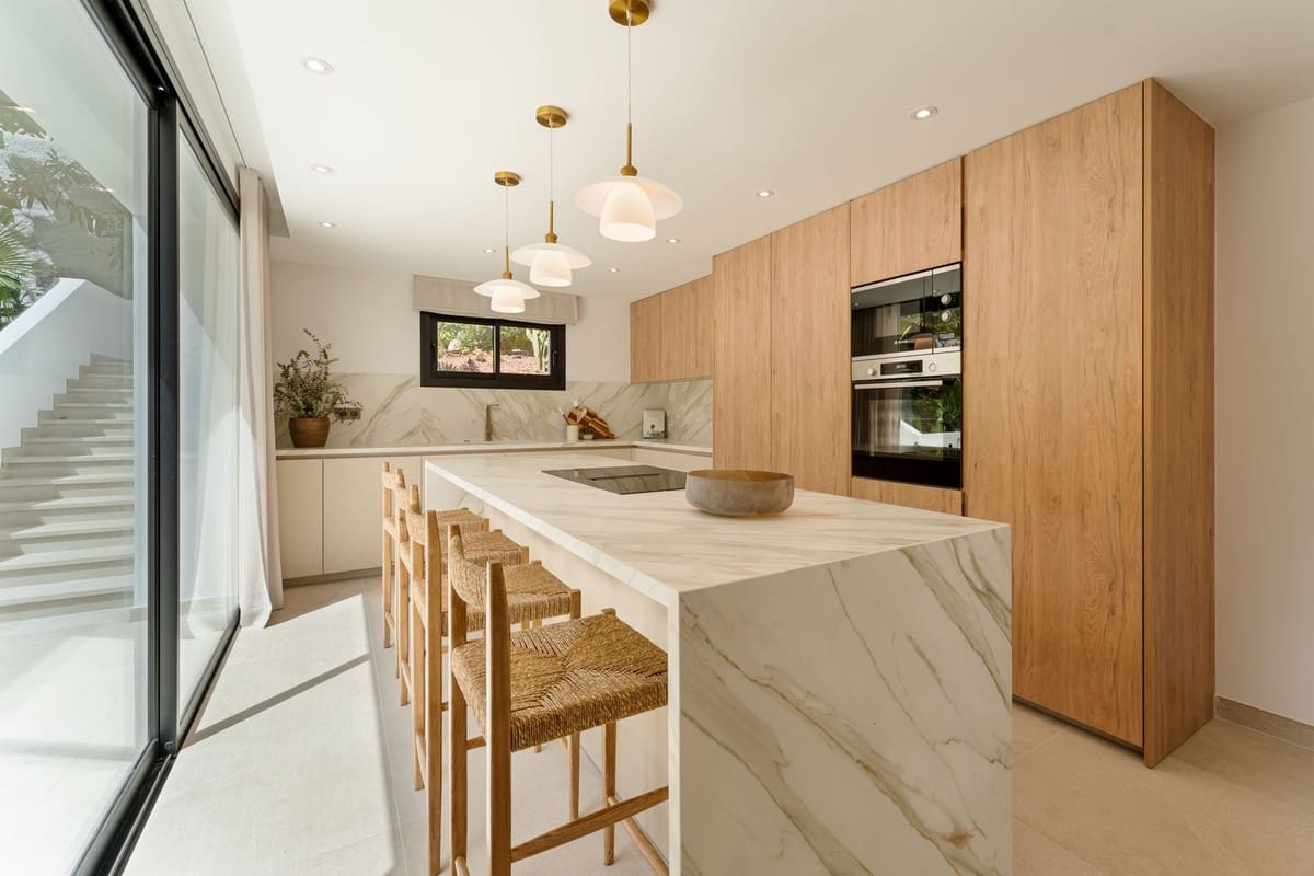 4 soverom Villa til salgs i Golden Mile med svømmebasseng garasje - € 3 850 000 (Ref: 9301651)