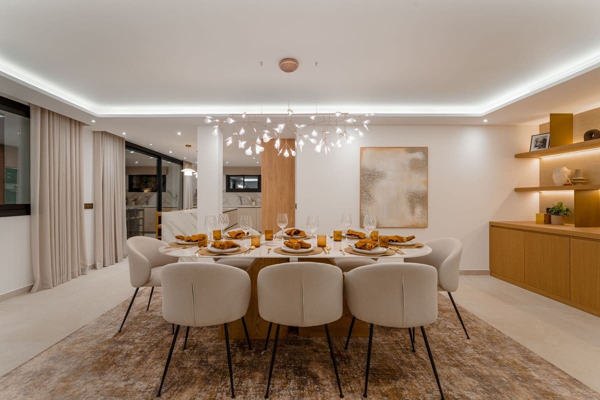 4 soverom Villa til salgs i Golden Mile med svømmebasseng garasje - € 3 850 000 (Ref: 9301651)