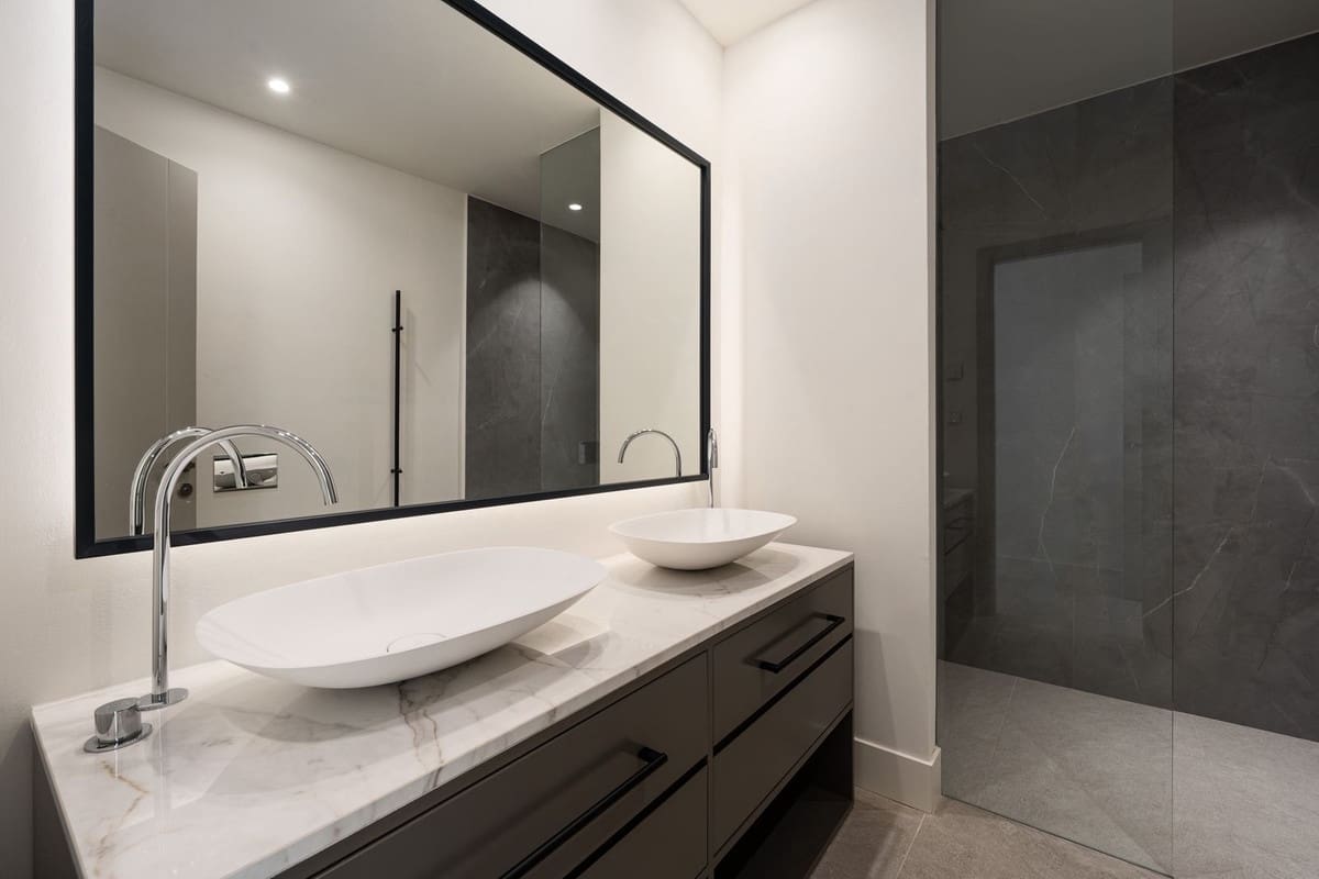 4 bedroom Villa for sale in Estepona with pool garage - € 3,000,000 (Ref: 9301889)