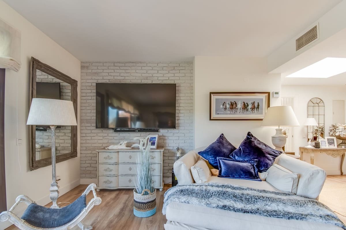 2 soverom Penthouse til salgs i La Duquesa / Puerto de la Duquesa med svømmebasseng garasje - € 399 000 (Ref: 9302011)