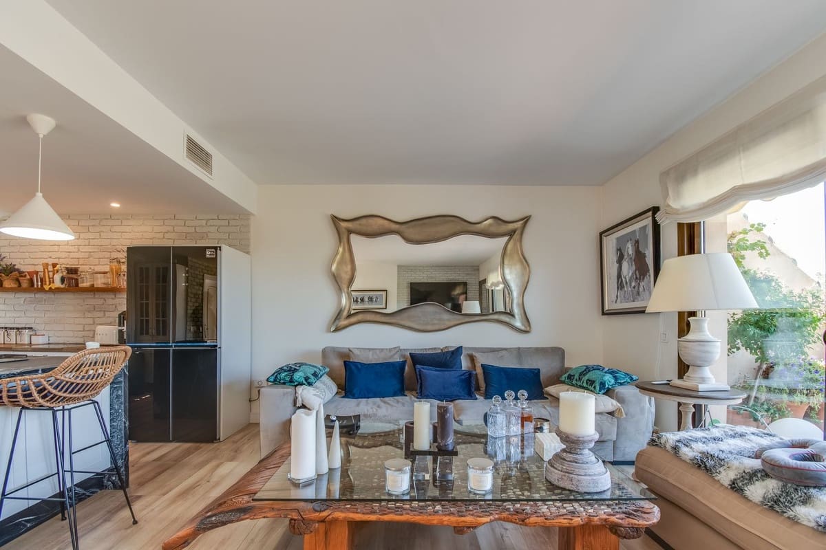 2 soverom Penthouse til salgs i La Duquesa / Puerto de la Duquesa med svømmebasseng garasje - € 399 000 (Ref: 9302011)