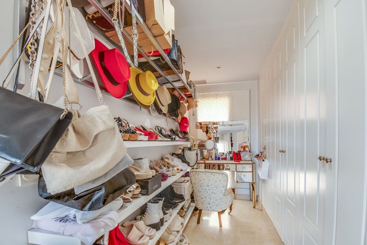 2 soverom Penthouse til salgs i La Duquesa / Puerto de la Duquesa med svømmebasseng garasje - € 399 000 (Ref: 9302011)